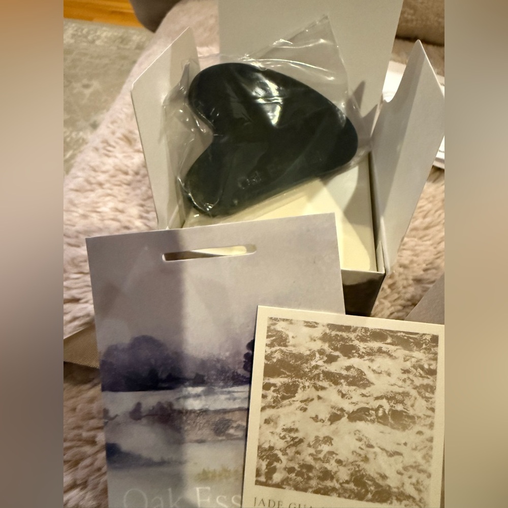 New in box Jenni Kayne Jade Gua Sha